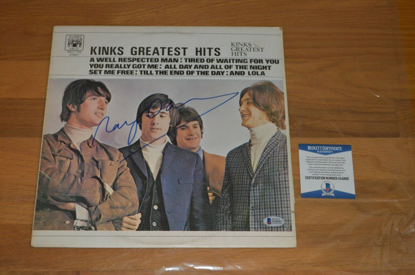 Ray Davies Autographed The Kinks Greatest Hits Original 1966 Vinyl LP Beckett COA